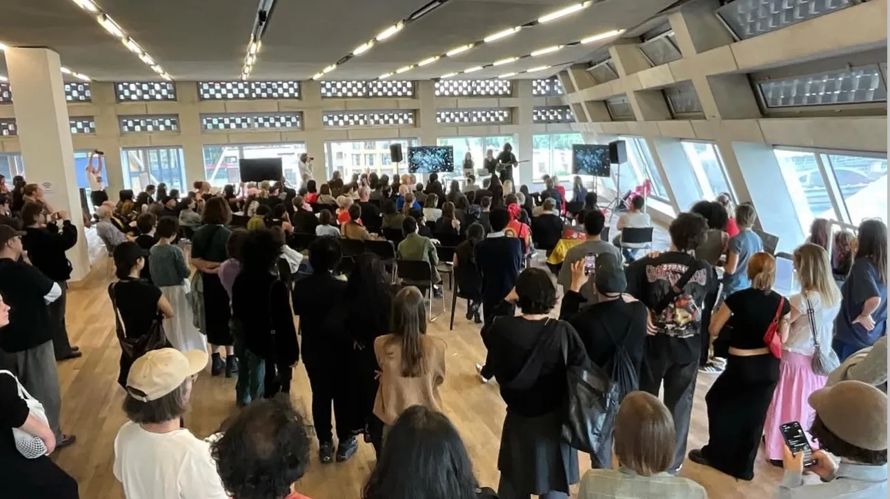 Leigh Bowery-Inspired Generative AI Stage Performance